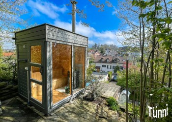 Saunahaus 2.0m x 2.0m, Lichtdurchflutete Sauna mit grossem Fenster.