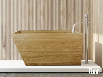 Japanisches rechteckiges Ofuro Holzbadewanne in Modernem Bad.