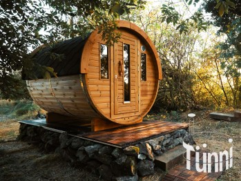 Saunafass 2.0m Länge, Ø 1.9m, Saunafass; Fasssauna; Gartensauna; Aussensauna; Faßsauna; Saunahaus; Saunafass Schweiz; Fasssauna kaufen; Sauna Holzofen; Sauna Beratung; fasssauna mit holzofen; Saunafass kaufen; außensauna kaufen; Saunaofen; Finnische Sauna