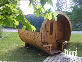 Saunafass 3.0m Länge, Ø 1.9m, Saunafass; Fasssauna; Gartensauna; Aussensauna; Faßsauna; Saunahaus; Saunafass Schweiz; Fasssauna kaufen; Sauna Holzofen; Sauna Beratung; fasssauna mit holzofen; Saunafass kaufen; außensauna kaufen; Saunaofen; Finnische Sauna