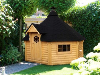 Saunakota & Grillkota 16.5 m²; Saunakota; Saunahütte; Gartensauna; Aussensauna; Saunahütte kaufen; Saunahaus; Saunafass Schweiz; Fasssauna kaufen; Sauna Holzofen; Sauna Beratung; Saunakota mit holzofen; Saunakota kaufen; außensauna kaufen; Saunaofen