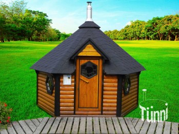 9.2 m² Saunakota mit Umkleideraum; Saunakota; Saunahütte; Gartensauna; Aussensauna; Saunahütte kaufen; Saunahaus; Saunafass Schweiz; Fasssauna kaufen; Sauna Holzofen; Sauna Beratung; Saunakota mit holzofen; Saunakota kaufen; außensauna kaufen; Saunaofen