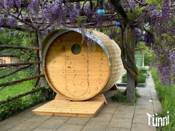 Weinfasssauna: Länge 2.6m, Ø 2.45m / Ø  2.18m aus Thermo-Kiefernholz