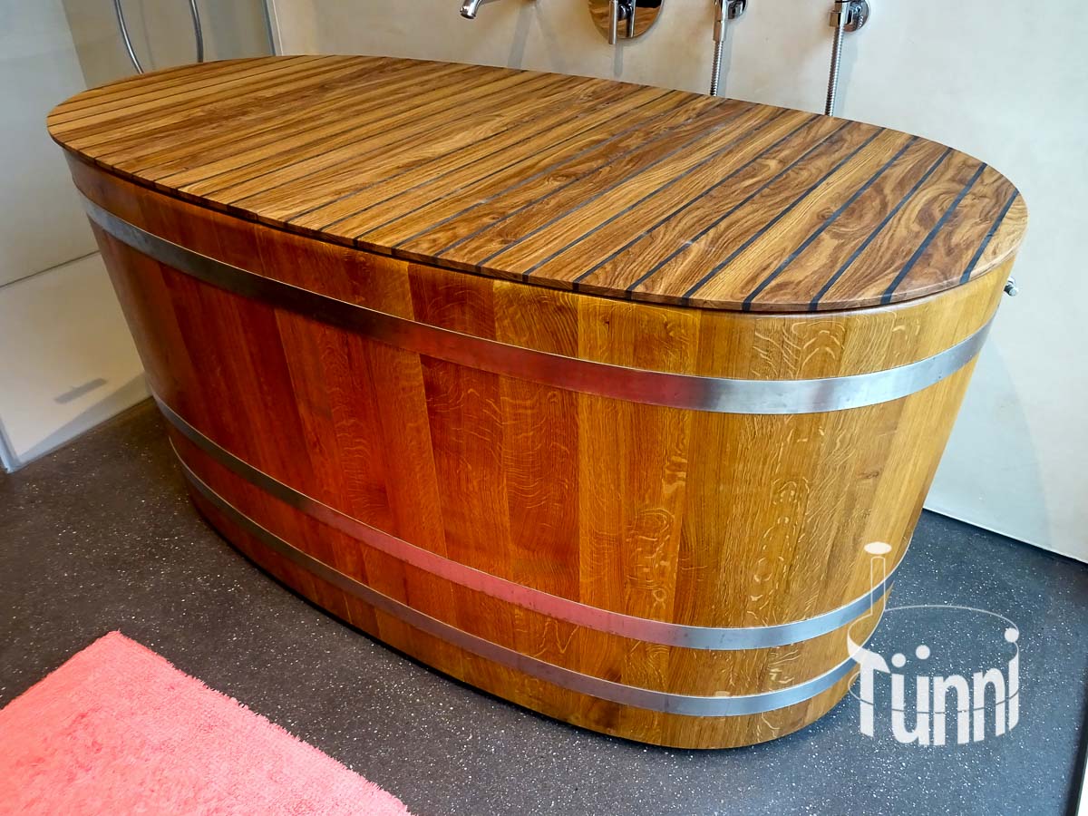 Ofuro Holzbadewanne mit Holzabdeckung Ofuro Holzbadewanne mit Holzabdeckung