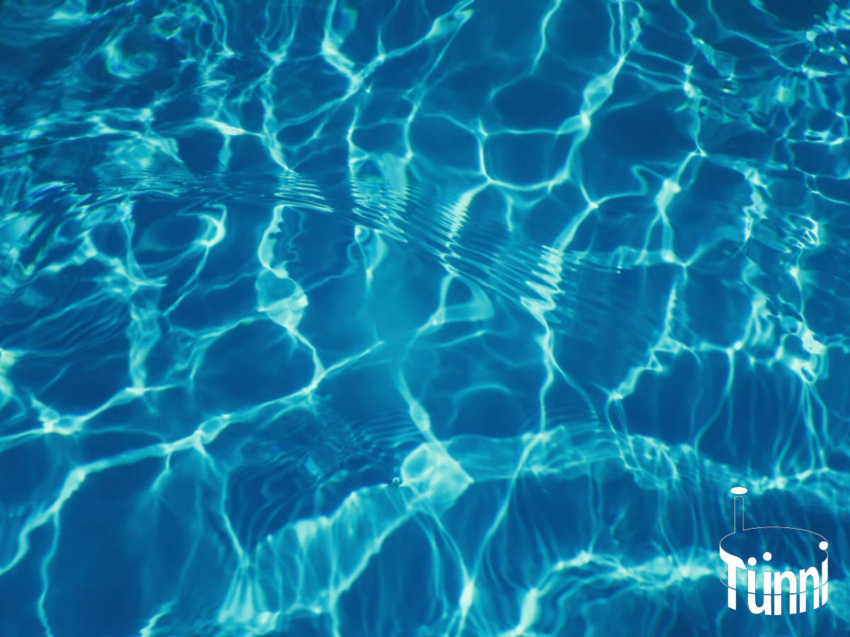 Klares Wasser im Badezuber Klares Wasser im Badezuber